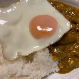 目玉焼きカレー